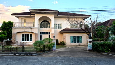 บ้านเดี่ยว ขนส่งอาเขต เชียงใหม่ : ขายบ้านในโครงการ Emperor 2 บนถนนวงแหวนรอบ 2 เชียงใหม่ เดินไปโลตัสรวมโชคได้ หลังมุม ถนนหน้าบ้านกว้าง T.0946511456