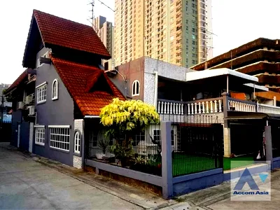 Houses for sale Sukumvit 46 : 🔼🔽 AccomA 📩  5 BR House in Phra Khanong (AA40059)