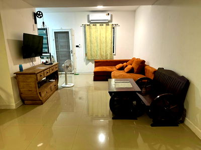 Townhouses for rent พัฒนาการ 32 : 🏡✨ “Fully Furnished Townhome in the Heart of Pattanakarn!” Pet-Friendly | Move-in Ready ✨