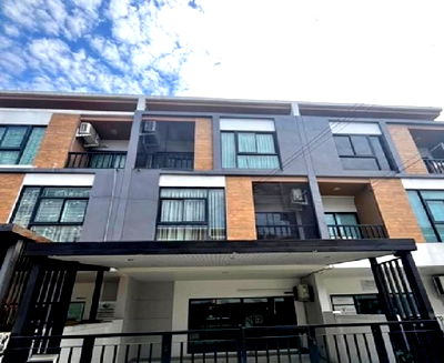 เช่าทาวน์โฮม ถนนร่มเกล้า :  ให้เช่า ทาวน์โฮม 3 ชั้น หมู่บ้านทรีโอ ร่มเกล้า / Trio Rom Klao ริมถนนร่มเกล้า / แอร์ 3 เครื่อง / อยู่อาศัย หรือ Home Office จดบริษัทได้