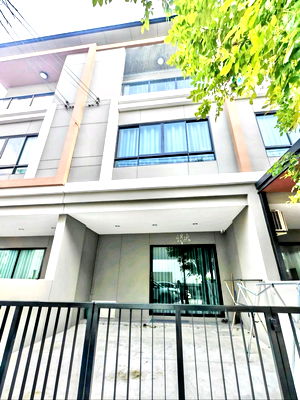 เช่าโฮมออฟฟิศ ม.นอร์ทกรุงเทพ วิทยาเขตสะพานใหม่ : ให้เช่าพรีเมียม เพลส พหลโยธิน-รามอินทรา (Premium Place Phaholyothin-Ramintra) ถนนเทพรักษ์ แขวงท่าแร้ง