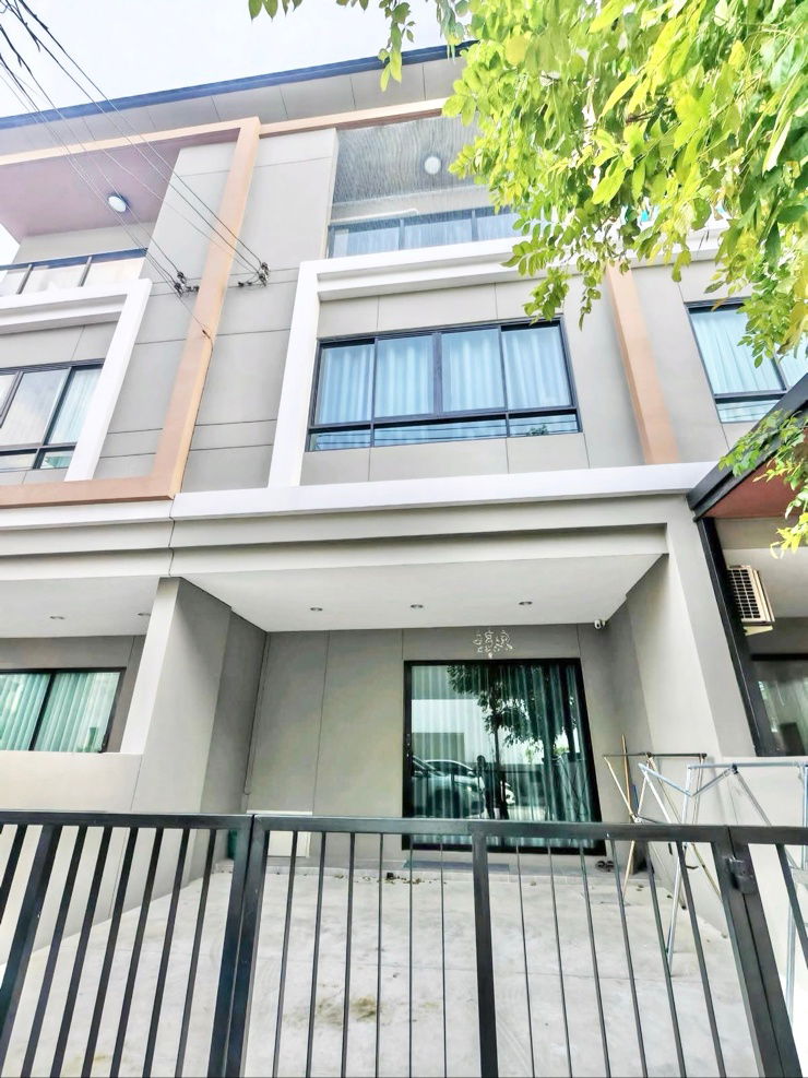 โฮมออฟฟิศให้เช่า : ให้เช่าพรีเมียม เพลส พหลโยธิน-รามอินทรา (Premium Place Phaholyothin-Ramintra) ถนนเทพรักษ์ แขวงท่าแร้ง