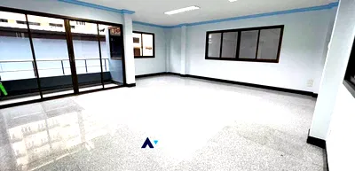 เช่าบ้านเดี่ยว ม.ราชภัฏวไลยอลงกรณ์ ศูนย์กรุงเทพ : 🔼🔽 AccomA 📩  4 BR House in  Lumphini (AA29957)