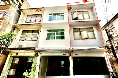 เช่าอาคารพาณิชย์ ถนนสีลม : ให้เช่าอาคารพาณิชย์ 4 ชั้นพร้อมดาดฟ้า อยู่ในซอยสาทร 11 แยก 3 ใกล้BTS เซนต์หลุยส์