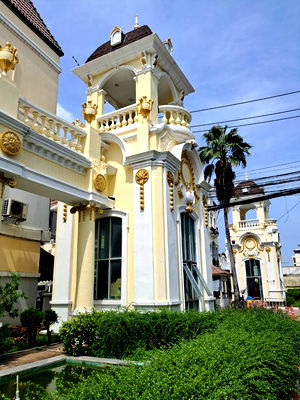 ทาวน์โฮม ศรีนครินทร์ 24 : 🔥 ทาวน์โฮมหรู หลังมุม 3 ชั้น วิวแม่น้ำ! ตกแต่งเต็มสไตล์โมนาโค – พร้อมอยู่ได้ทันที