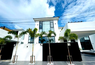 เช่าบ้านเดี่ยว พัทยา : ให้เช่าวิลล่าหรู ริมหาดยินยอม พระตำหนัก พัทยา 200,000/เดือน