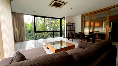 Home office for rent Pracha Uthit Road : ✨ Home office for rent, corner unit, 4 bedrooms, 400 sq m., Pracha Uthit area, near KIS International School, near MRT Huai Khwang, 2.7 km.