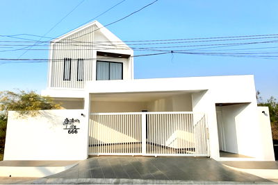 เช่าบ้านเดี่ยว เขตลาดกระบัง : ให้เช่าบ้านนครินทร์ การ์เด้น (Nakarin Garden)  อยู่ซอยร่มเกล้า 19/1 แขวงคลองสามประเวศ ใกล้สนามบินสุวรรณภูมิ