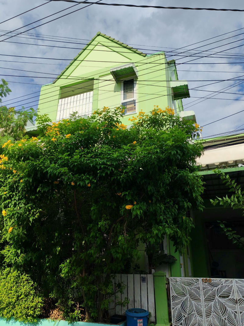 Townhouses for rent : 🏡✨ Modern 3-Storey House with Private Gym | Near Suan Luang Rama IX – Soi 28 (Chaloem Phrakiat R.9)