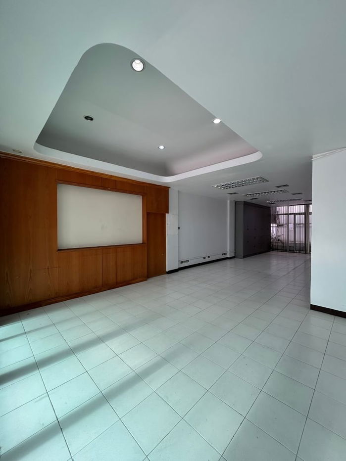 รูป ขายด่วน ทาวน์โฮม 3.5 ชั้น หมู่บ้าน ทาวน์อินทาวน์ ถนนศรีวรา, เนื้อที่ 26.6 ตรว. พื้นที่ใช้สอย 320 ตรม. - รูปที่ 4/12