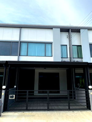 Townhouses for rent Suwannaphum International Airport : Townhome for rent Pleno Bangna – Wongwaen (SPSAD2501)