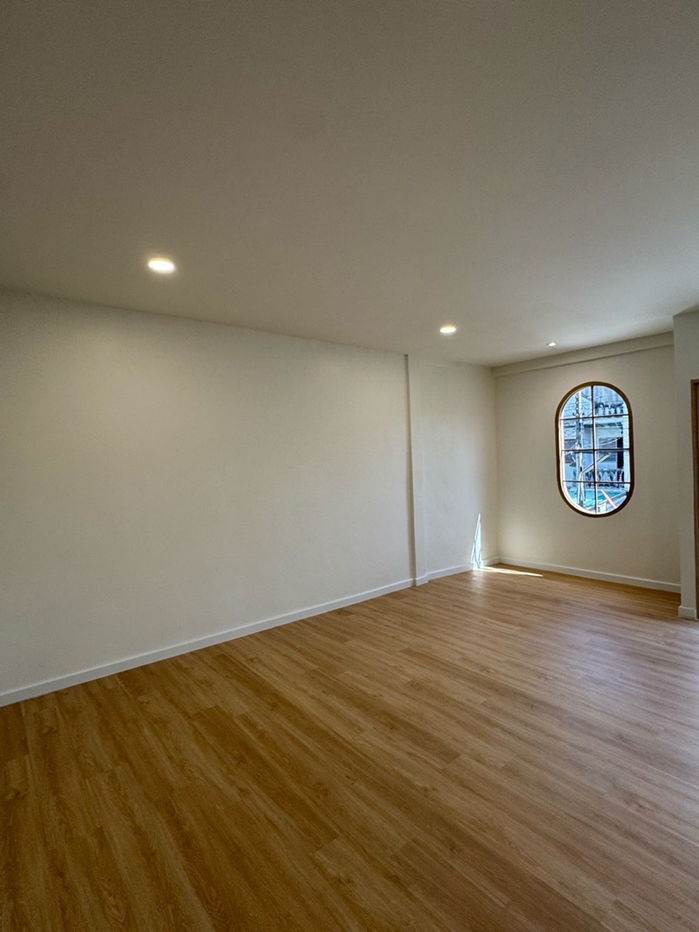 picture S782 [For Sale] Newly renovated townhouse, minimalist style, Chok Chai Si 💰 Price only 3.95 million baht 🚆 Chok Chai Si Station - 6/20