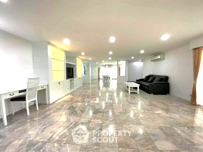 คอนโดให้เช่า : คอนโด 3-ห้องนอน ที่ คอนโด รีเจนท์ ออน เดอะ พาร์ค 3 ใกล้ MRT เพชรบุรี (ID 1503076)