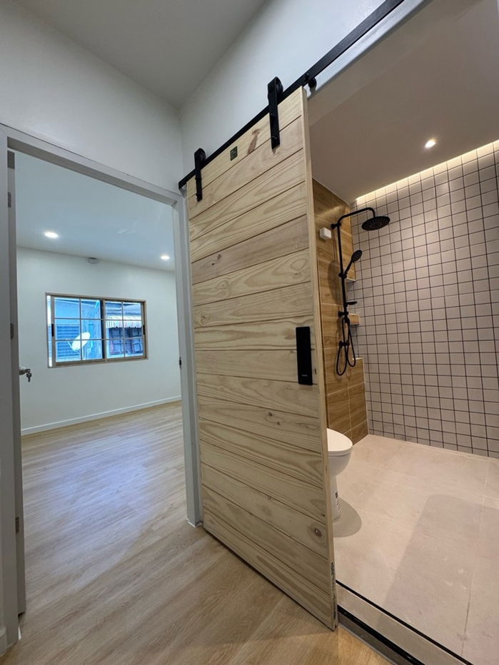 picture S782 [For Sale] Newly renovated townhouse, minimalist style, Chok Chai Si 💰 Price only 3.95 million baht 🚆 Chok Chai Si Station - 4/20