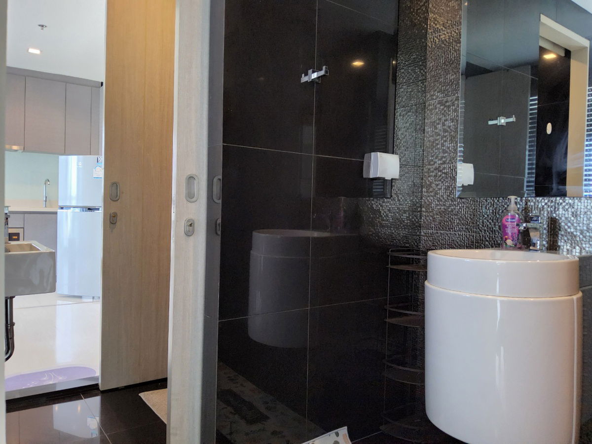 picture BTS Thonglor, luxury great view condo 50 sqm. with bathtub, fully furnished ready to move in. - 6/21