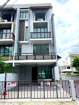 โฮมออฟฟิศให้เช่า : Townhome for rent at Areeya Mandarina Sukhumvit 77 (SPSAD3558)