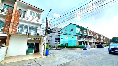 ทาวน์โฮมให้เช่า : RB21570 ให้เช่าทาวน์โฮม 3 ชั้น โครงการ Home In Town Paholyothin 73 โฮมอินทาวน์ พหลโยธิน 73 แอดไลน์ @mproperty( มี @ ด้วย) แอดมินตอบไว