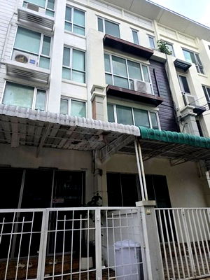 Shophouses for rent : FOR RENT  COMMERCIAL BUILDING PROPERTY  18000 BAHT per MONTH
