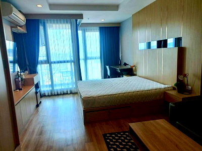 Condos for rent Robinson Sriracha : Condo for rent, Ladda Plus, in the heart of Sriracha, cheap price, very great  location.