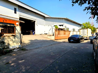 Factory for rent Prawet : For rent office with warehouse, 329 sq m, Prawet