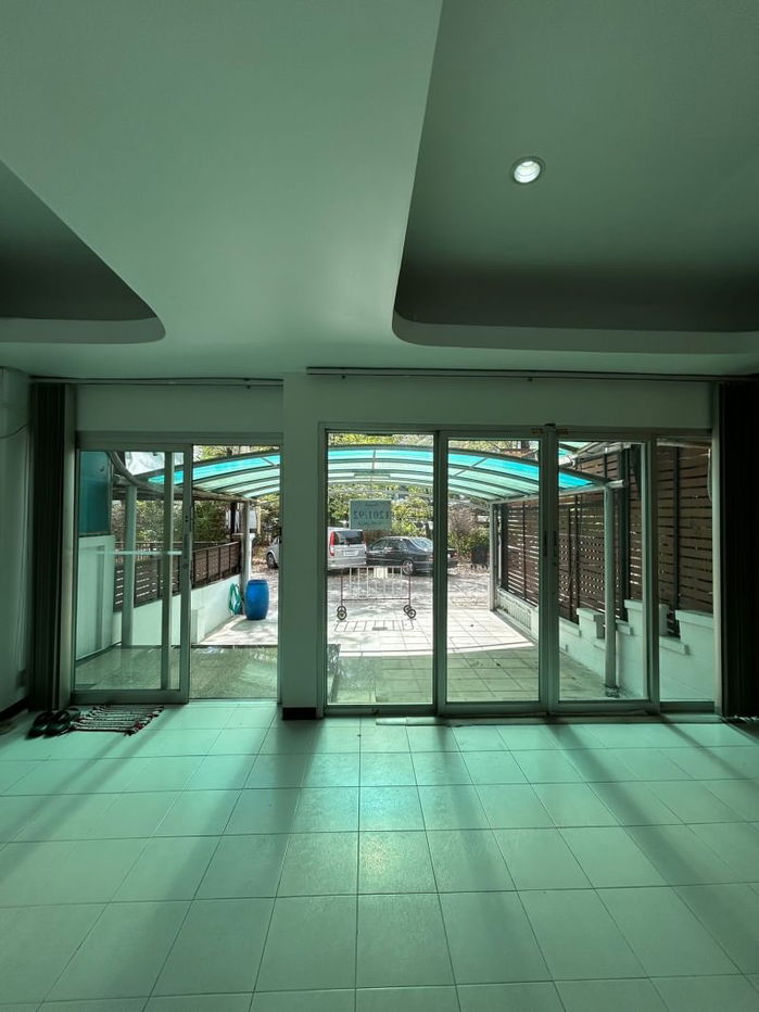 รูป ขายด่วน ทาวน์โฮม 3.5 ชั้น หมู่บ้าน ทาวน์อินทาวน์ ถนนศรีวรา, เนื้อที่ 26.6 ตรว. พื้นที่ใช้สอย 320 ตรม. - รูปที่ 2/12