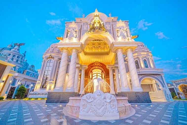 Mahidol University Salaya 1.7km. Selling a large 3-story mansion European style gate luxurious with