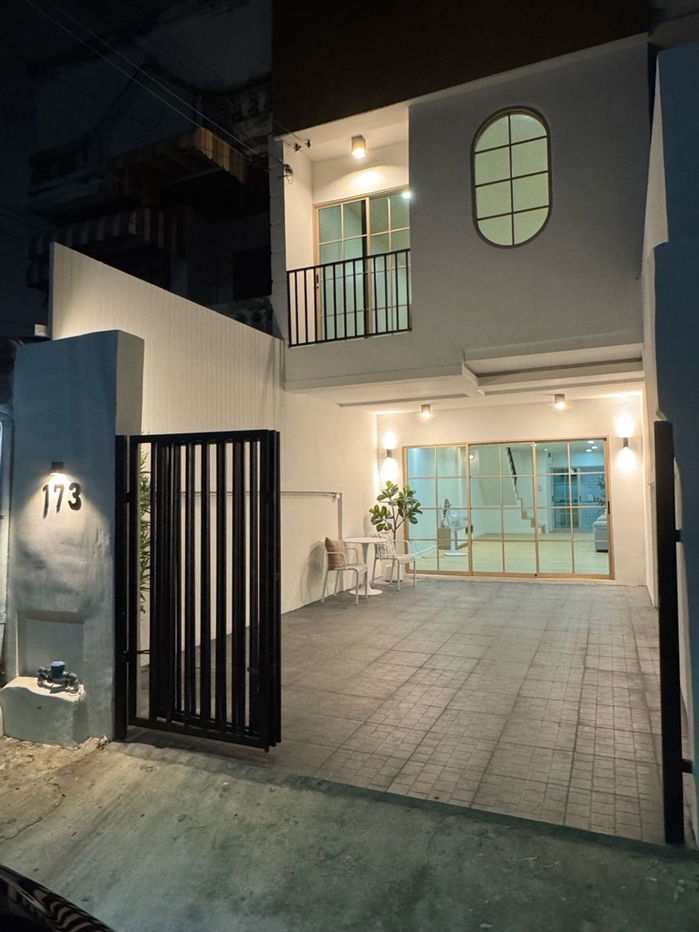 picture S782 [For Sale] Newly renovated townhouse, minimalist style, Chok Chai Si 💰 Price only 3.95 million baht 🚆 Chok Chai Si Station - 15/20