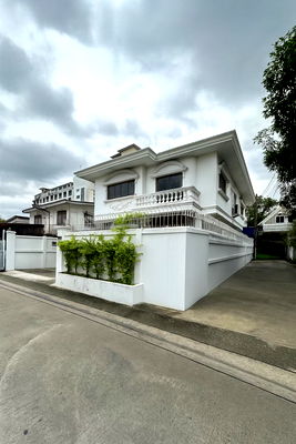 Houses for rent University of the Thai Chamber of Commerce : 2-Storey Detached House in Central Ratchada-Rama 9 | 5 Bed 5 Bath 6 Parking 🚇MRT Sutthisan 600 m.