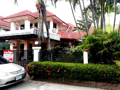 เช่าบ้านเดี่ยว เชียงใหม่ : ให้เช่าบ้านเดี่ยว 2 ชั้น.  5 ห้องนอน 3 ห้องน้ำ 100 ตรว. อยู่หลังโลตัสมีโชค ใกล้เซ็นทรัลเฟสติวัล ใกล้ รพ.เทพปัญญา T.0946511456