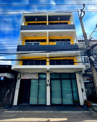 Shophouses for rent : Room for rent, 17.5 sq m., 3rd and 4th floor, Soi Phahonyothin 54/1, Intersection 4, ready to move in