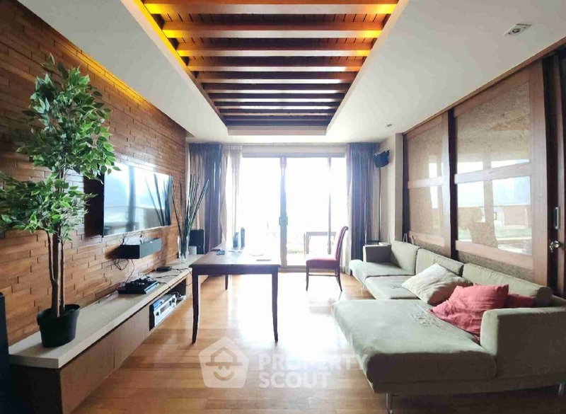 Condos for sale : Pet-Friendly 2-BR 110 Sqm, High-Floor, The Lakes Bangkok near BTS Asok (ID 2018555)