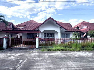 บ้านเดี่ยว เทศบาลตำบลหางดง : ขายบ้านเดี่ยว ชั้นเดียว ย่านหางดง หมู่บ้านธารอิงดอย หลังไปรษณีย์หางดง บ้านอยู่สุดซอย เงียบสงบ หน้าบ้านเป็นสนามหญ้า ไม่ชนใคร