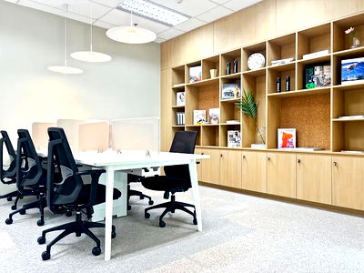 Office for rent Chaeng Watthana Road : Flexible office space at Vanich Place Ari on Phahonyothin, featuring a premium office interior or customizable office design to suit your preferences.
