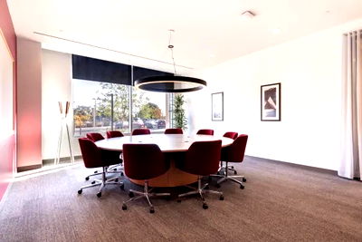 Office for rent Chaeng Watthana Road : Flexible office space at Vanich Place Ari on Phahonyothin, featuring a premium office interior or customizable office design to suit your preferences.