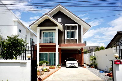 Houses for rent Ruamchok Mall : 🏡 For Rent — Minimalist Japanese-Style House with Doi Suthep View, Chiang Mai City Area ⛰️