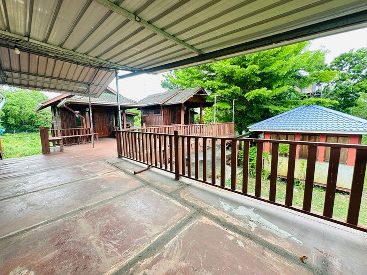 รูป ขายที่ดินพร้อมบ้านเรือนไทย สภาพดี  เนื้อที่ 7-3-70 ไร่ ต.หมอนนาง อ.พนัสนิคม จ.ชลบุรี  - รูปที่ 37/41