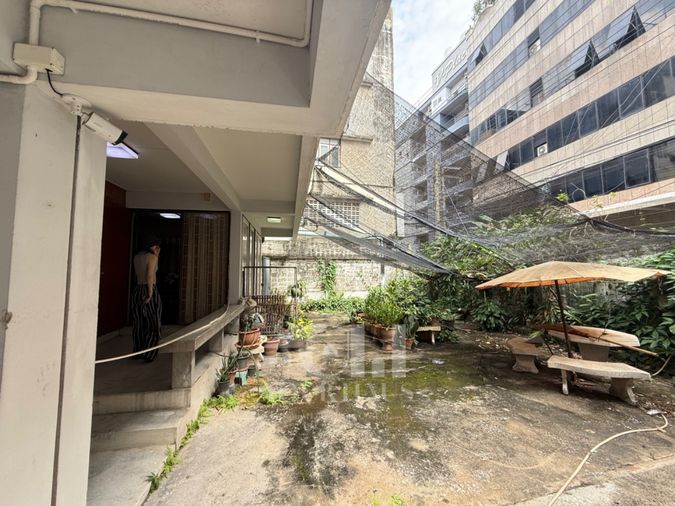 ที่ดิน/บ้าน(เก่า)ใจกลางสาทรซอย 11 แยก 9 ตร.ว ล่ะ 38x,xxx