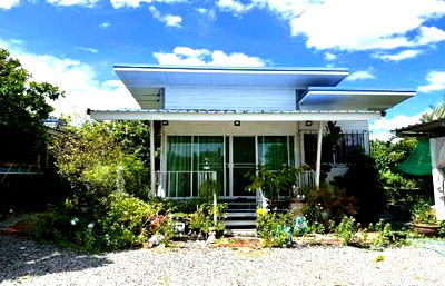 Land for sale Nakhon Ratchasima College : Land for sale with garden house HS082 Wat Suwan, Bo Thong, Chonburi. 154 sq m, 2 rai, ready to move in, garden, dig a pond, raise fish.