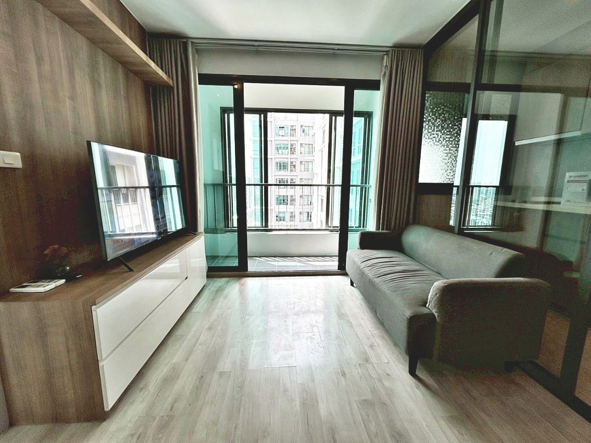 picture ðCondo for rent Ideo Mobi Charan Interchange â Corner Unit, 2 Bedrooms - 9/14
