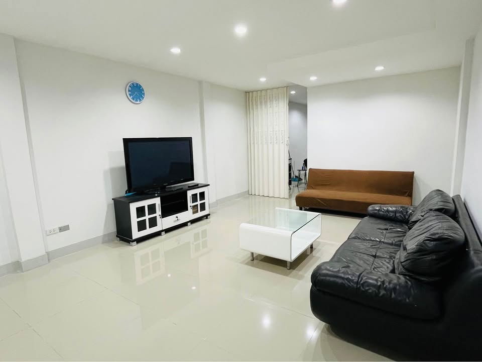 รูป HR2964ให้เช่าทาวน์โฮม 3 ชั้น ใกล้ม.เกษตร ซอย เสนานิคม 1 ใกล้ BTS เสนานิคม เพียง 450 เมตร - รูปที่ 4/13