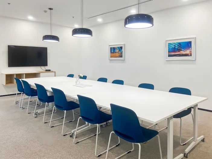 picture Flexible office space at Vanich Place Ari on Phahonyothin, featuring a premium office interior or customizable office design to suit your preferences. - 2/16