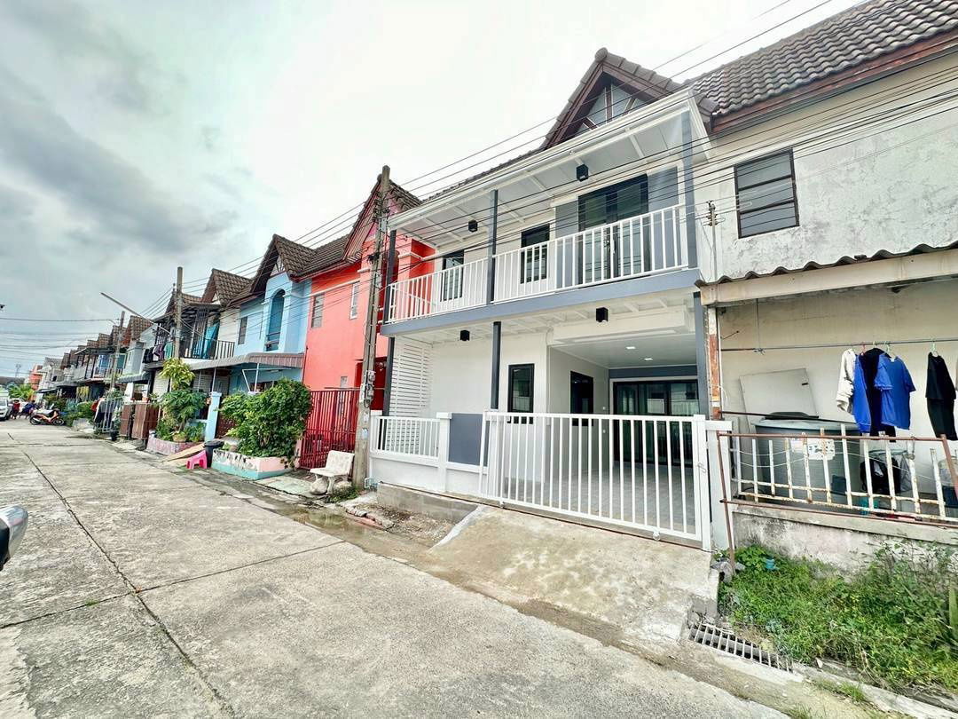 รูป ทาวน์เฮาส์ โซนนนทบุรี มหาสวัสดิ์ หมู่บ้านร่มรื่นวิลล์ 3 รีโนเวทใหม่ นัดชมบ้าน 085-318-6868  - รูปที่ 2/19