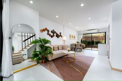 Townhouses for rent Esplanade Ngamwongwan-Khaerai : Rent a 3.5-storey townhome, near ISB International School inside Nichada Thani community.