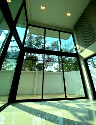 ทาวน์โฮม กรุงเทพมหานคร : ขายทาวน์โฮม 3ชั้นครึ่ง 30ตร.ว. ห้องนั่งเล่นสูง 6 ม. “ออเธน ลาดพร้าว-นาคนิวาส” เขตลาดพร้าว กรุงเทพ