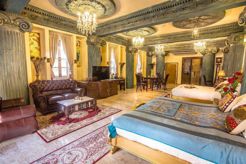 รูป โรงแรมหรูสไตล์เรเนสซองค์ ที่เดียวใจกลางเมืองเชียงใหม่มูลค่า 300 ล้านขายเพียง 170 ล้าน เท่านั้น - รูปที่ 12/13