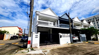 Townhouses for rent BTS Samrong : Townhouse for rent near bts bearing