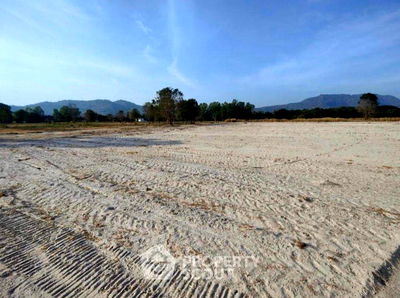 Land for sale Hin Lek Fai, Prachuap Khiri Khan : 2,200 m² Land for Sale in Hin Lek Fai (ID 2396016)