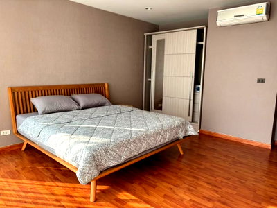 Condos for rent : For rent  The Rajdamri (The Rajdamri), fully furnished, 67 sq m, 1 bedroom, 1 bathroom, balcony, spacious with a beautiful view.