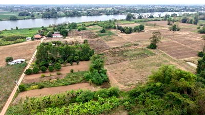 ที่ดิน เมืองกำแพงเพชร กำแพงเพชร : ขายที่ดินที่ดินริมแม่น้ำปิง ตำบล ในเมือง อ.เมือง จ.กำแพงเพชร 9 ไร่ 