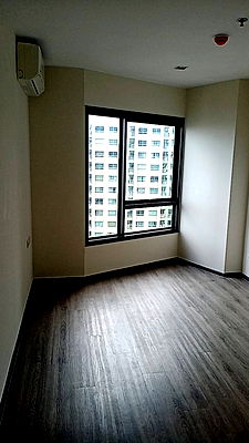 Condos for sale : Fully furnished room for sale , near ARL and MRT Huamak station